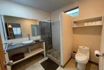 Общежитие La Tica Y La Gata