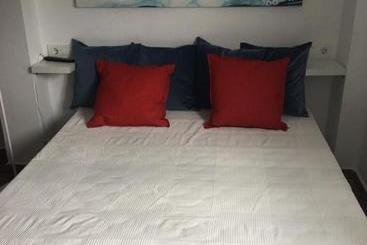 膳宿费 El Pez Naranja