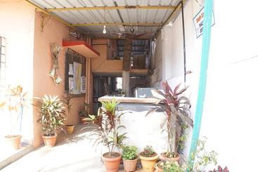 Отель Oyo 29945 Sneha Lodge &