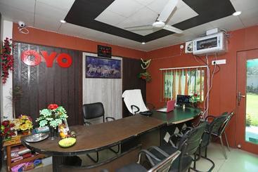 Oyo 24529 Hotel Oasis