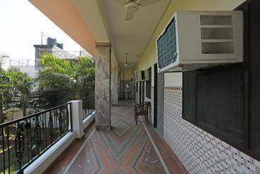 Oyo 24529 Hotel Oasis