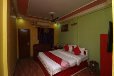 Oyo 27996 Hotel Green Park