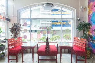 민박 Oyo 155 Europa Breakfast And Bed