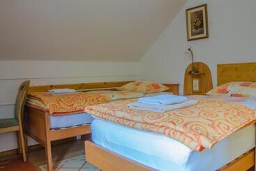 تختخواب و صبحانه Miškar Rooms