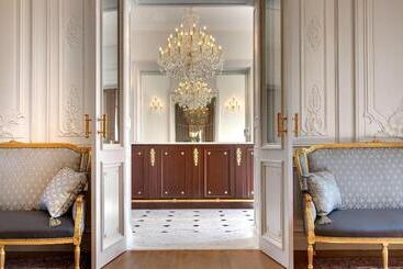 בית מלון כפרי Alexandra Palace  La Maison Younan