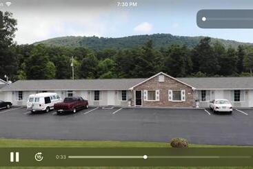 ホテル Fox Mountain Inn