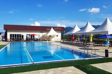 בית מלון כפרי Sobaeksan Punggi Spa Resort