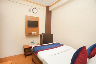 Oyo 314 Hotel Holy Palace