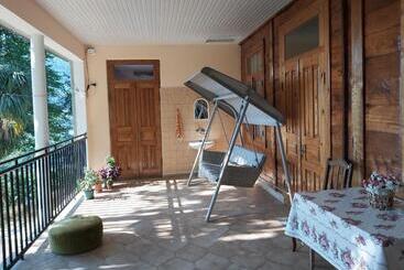 پانسیون Mtirala House