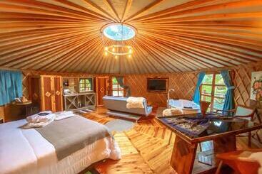 Общежитие Solar Do Oriente   Yurt Ecovillage