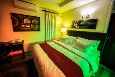 膳宿费 Kingfisher Lodge