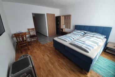 הוסטל Pop S Rooms   Transilvania