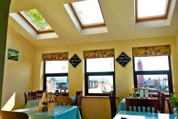 تختخواب و صبحانه The Pier Bar , Cleggan