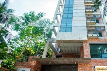 هتل Iqbal Manjil Serviced Apartment