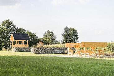 בית מלון כפרי Smart Liv'in