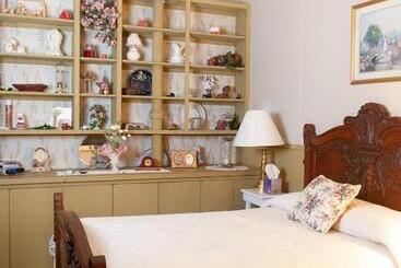 مبيت وإفطار The Historic Wolf