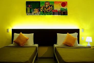 Seasons Hotel And Convention Center