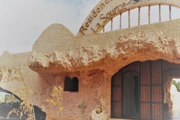 هاستل Résidence La Source