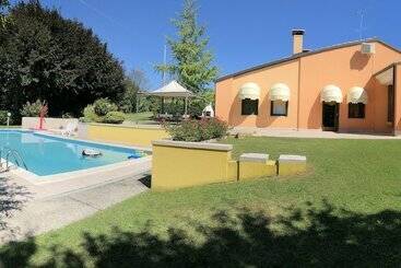 צימר Villa Fior Di Robinia