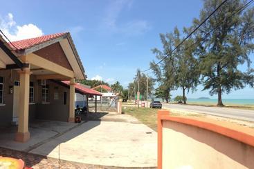 ペンション Anggun Beach Guest House