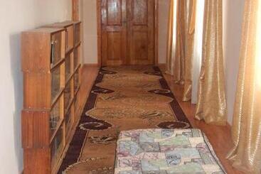 بنسيون Savanna House Jvari