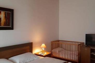 تختخواب و صبحانه Grandpa’s Home