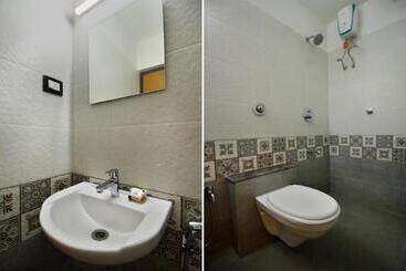 Отель Krishna Kausthubha