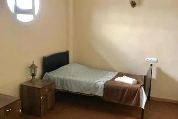 هاستل Castle House