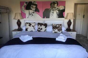 مبيت وإفطار West End Lodge