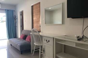 膳宿费 Khao Oat Airport