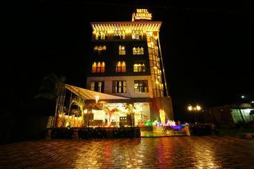 Отель Landmark Continental Luxurious Business