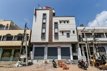 בית מלון כפרי Oyo 19598 Sai Ram Grand