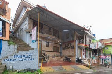 Oyo 16645 Hotel Grand Palace