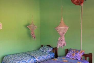 پانسیون Perezoso Hostel