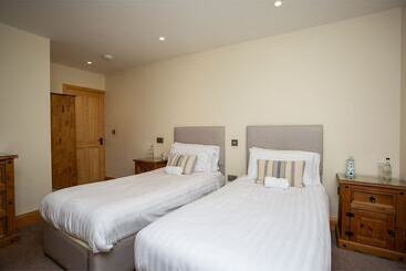 هتل The Olde Ship Inn