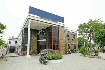 Oyo 16906 Hotel Balsons