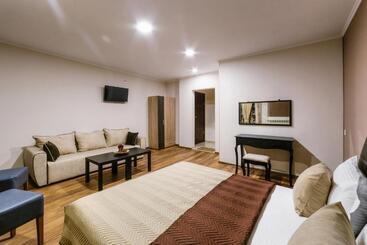 Family Hotel Ring & Thermal