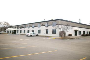 בית מלון כפרי Seaport Inn & Suites