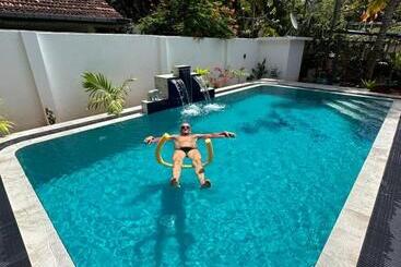 בית מלון כפרי Garden Villa Talalla