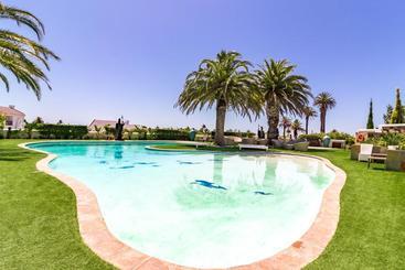 فندق The Shelley Point  & Spa