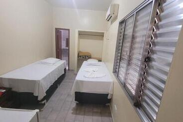 בית מלון כפרי Frontier Palace