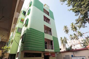 ホテル Janaki Residency