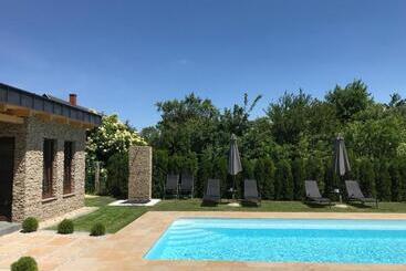 Bed and Breakfast Villa Aruba & Private Spa Suites