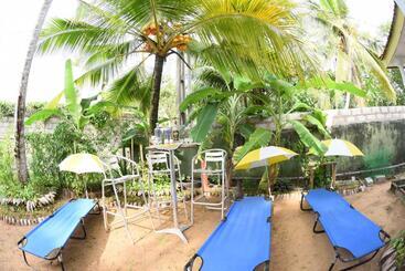 تختخواب و صبحانه Suriya Ocean Villa