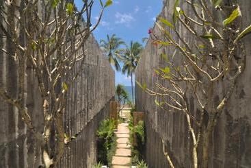 استراحتگاه The Tiing Tejakula Villas
