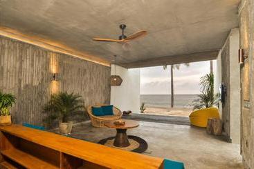 استراحتگاه The Tiing Tejakula Villas