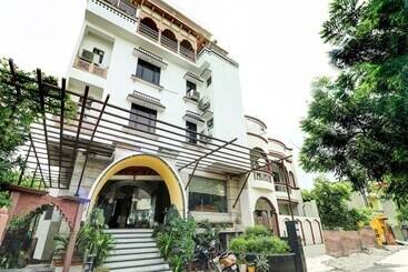 هتل Lalmati Castle