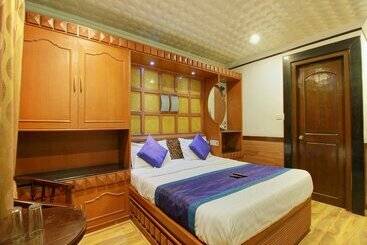 Hotel Oyo 14241 The Greenery  Holiday Inn