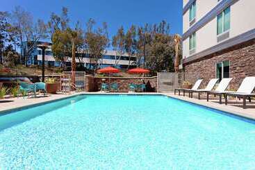 בית מלון כפרי Home2 Suites By Hilton Temecula
