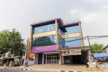 هتل Reddoorz Plus Near Stasiun Bekasi